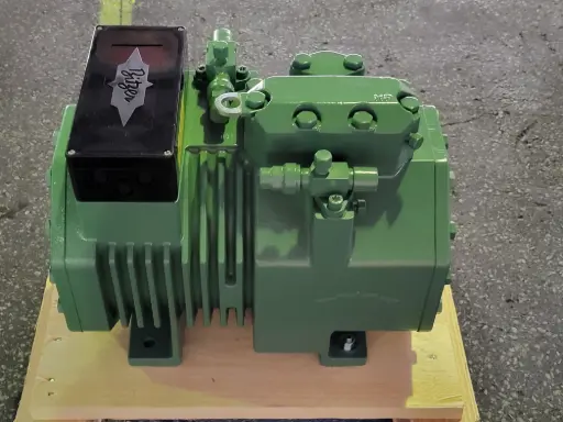 Air Conditioning Compressor for Komatsu PC3000, PC4000, PC5500, PC8000 - ref. 97177840